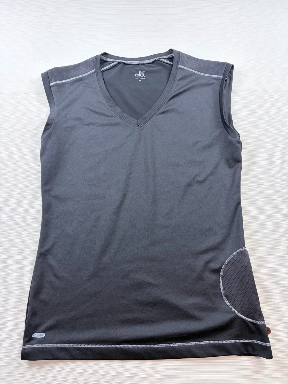 ALO Yoga Women’s Black V-Neck Sleeveless Tank Top
